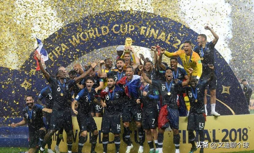 2025中足联颁奖：张志雄、彭啸分获中甲乙最佳青年球员（2025中足联颁奖典礼：张志雄、彭啸分别荣膺中甲、中乙最佳青年球员）