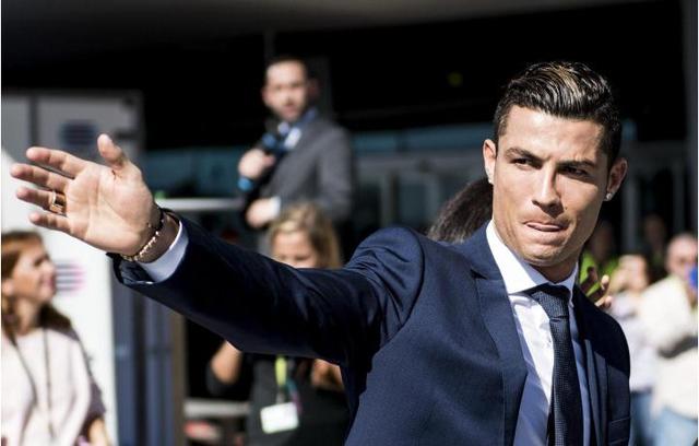 梅西终于发布澄清解释视频，毫无诚意再次惹怒球迷（梅西发布澄清视频，被质疑诚意不足再度激怒球迷）