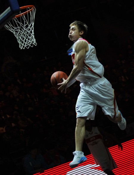 阿隆索帅位告急！皇马提前找好3位备胎：两位名帅+1名少帅（阿隆索下课警报拉响？皇马已锁定三大候选：两名名帅+一位少帅）