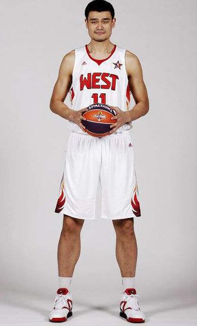 入樽扣篮把全场点燃（炸裂暴扣引爆全场）