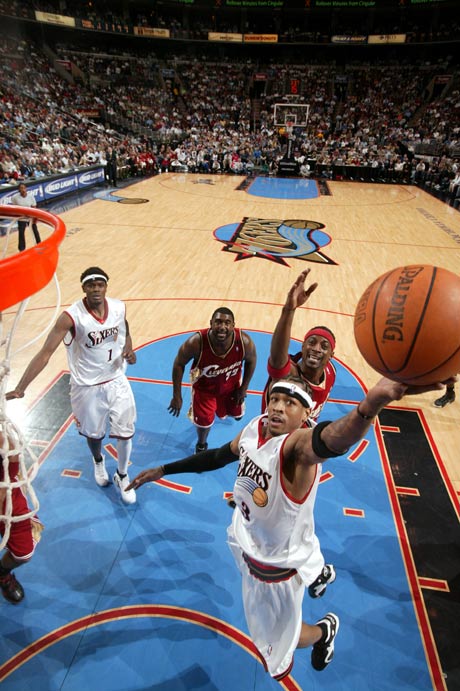 中国冰壶男队7比0胜波兰，明日双赛争冬奥门票（中国男子冰壶队7-0横扫波兰，明日连战冲击冬奥资格）