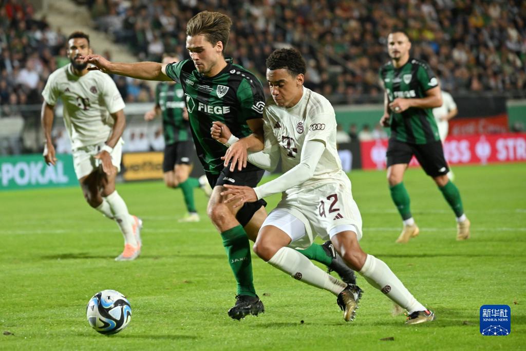 阿森纳领跑英超遭曼城紧追！主场战狼队成保分关键战（曼城紧咬不放，阿森纳为巩固榜首主场硬碰狼队）