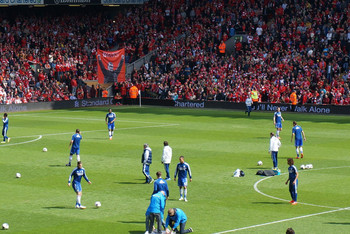 邮报：伯恩茅斯后卫塞内西与女足后卫鲍尔斯成英超新明星情侣