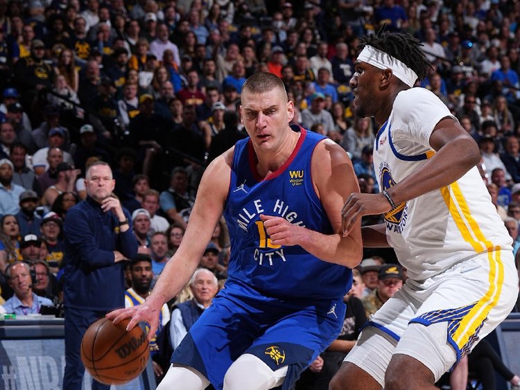 官方：梅西当选美职联年度最有价值球员，为蝉联该奖项第一人（美职联官方宣布：梅西荣膺年度MVP，史上首位实现蝉联）