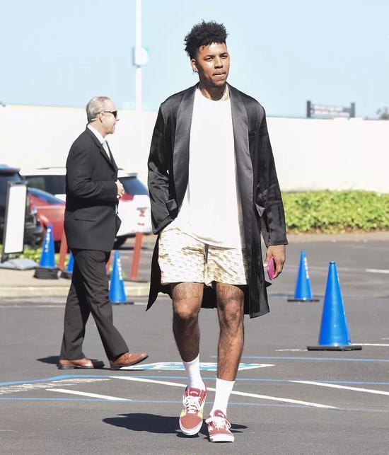 传闻：枪手、蓝军、红军、曼联和拜仁与卡马文加联系在一起（多队竞逐卡马文加：枪手、蓝军、红军、曼联与拜仁皆在列）