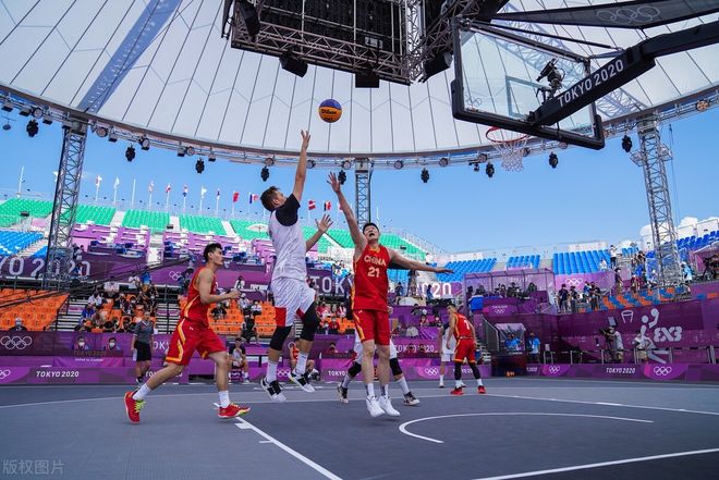 西甲半场：莫雷诺、科斯塔破门，比利亚雷亚尔1-1马略卡（西甲半场：莫雷诺、科斯塔先后破门，比利亚雷亚尔1-1暂平马略卡）